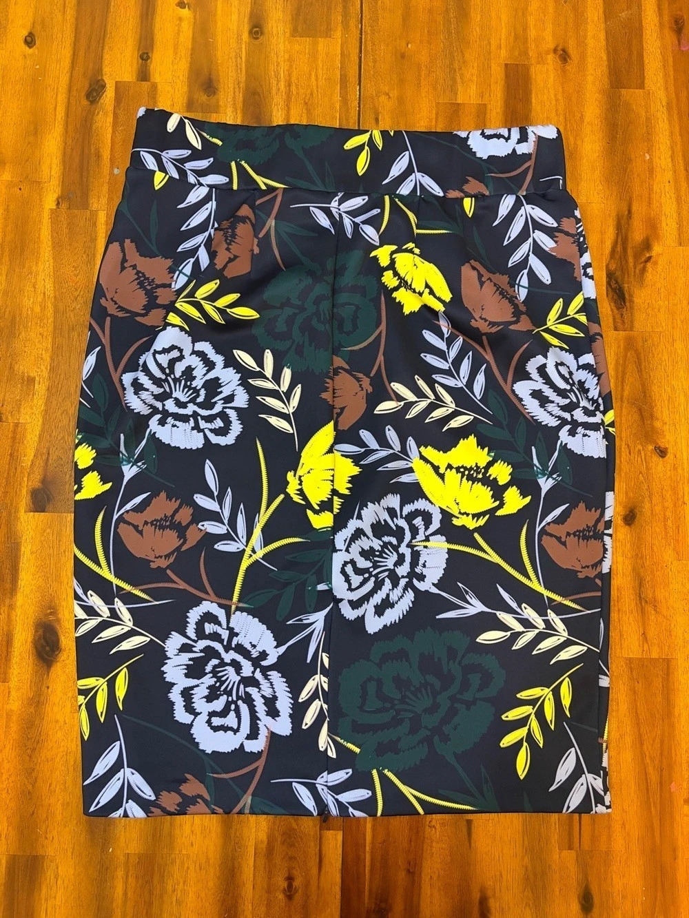 ELOQUII Floral Neoprene Scuba Pencil Skirt Black & Green Size 18 - Picture 2 of 6